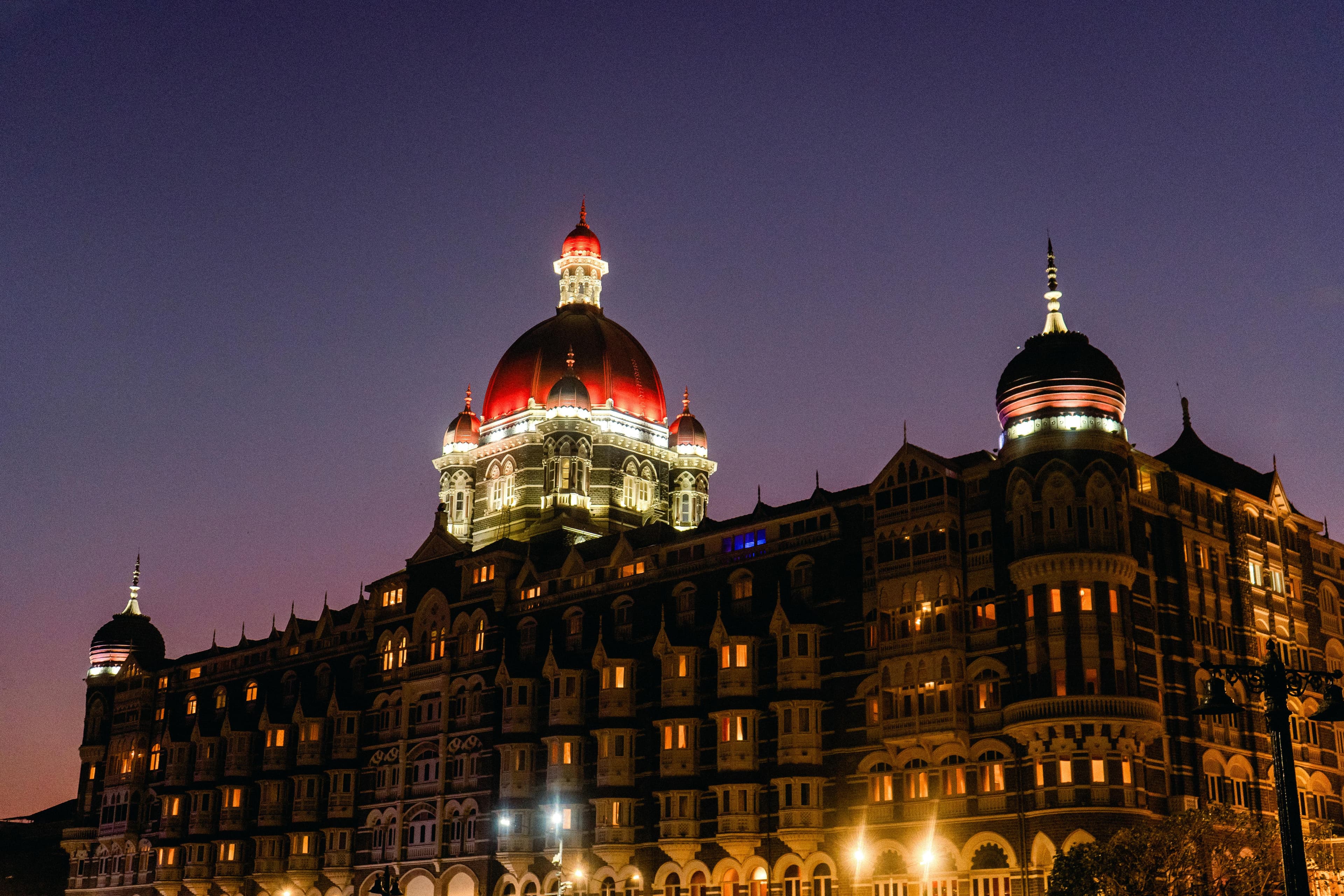 7 Iconic Luxury Hotels Mumbai Colaba Locals Love (2026)